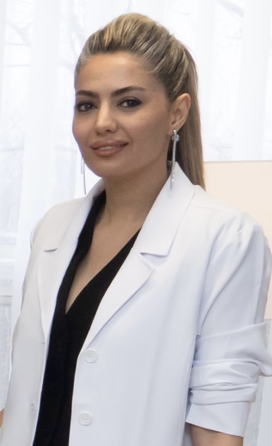 Mahsa Meshkin portrait in clinical setting